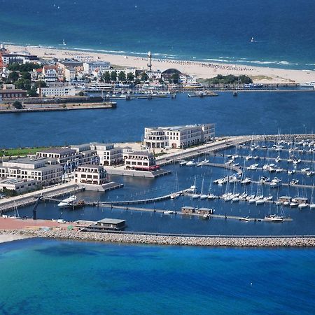 Yachthafenresidenz Hohe Duene Hotel รอสต็อค ภายนอก รูปภาพ Marina del Rey
