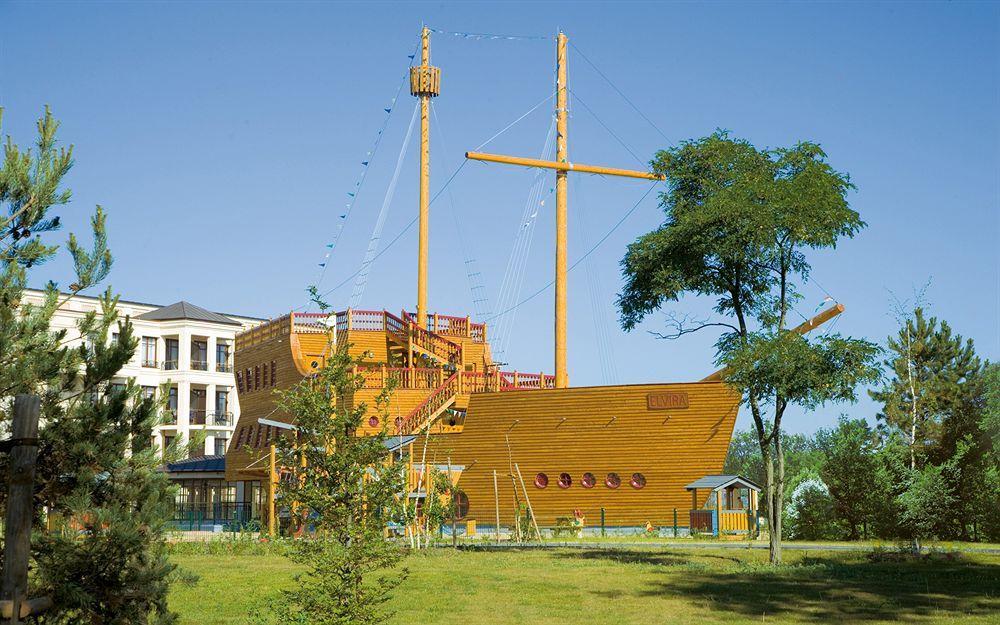 Yachthafenresidenz Hohe Duene Hotel รอสต็อค ภายนอก รูปภาพ The ship in 2011