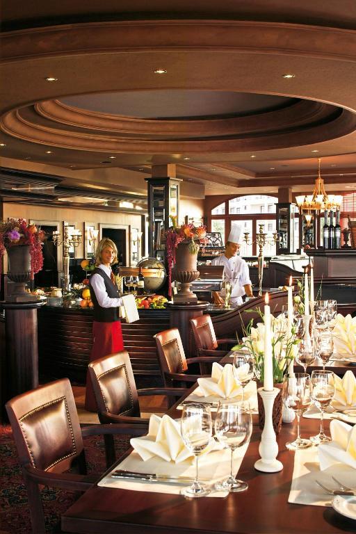 Yachthafenresidenz Hohe Duene Hotel รอสต็อค ภายนอก รูปภาพ Restaurant