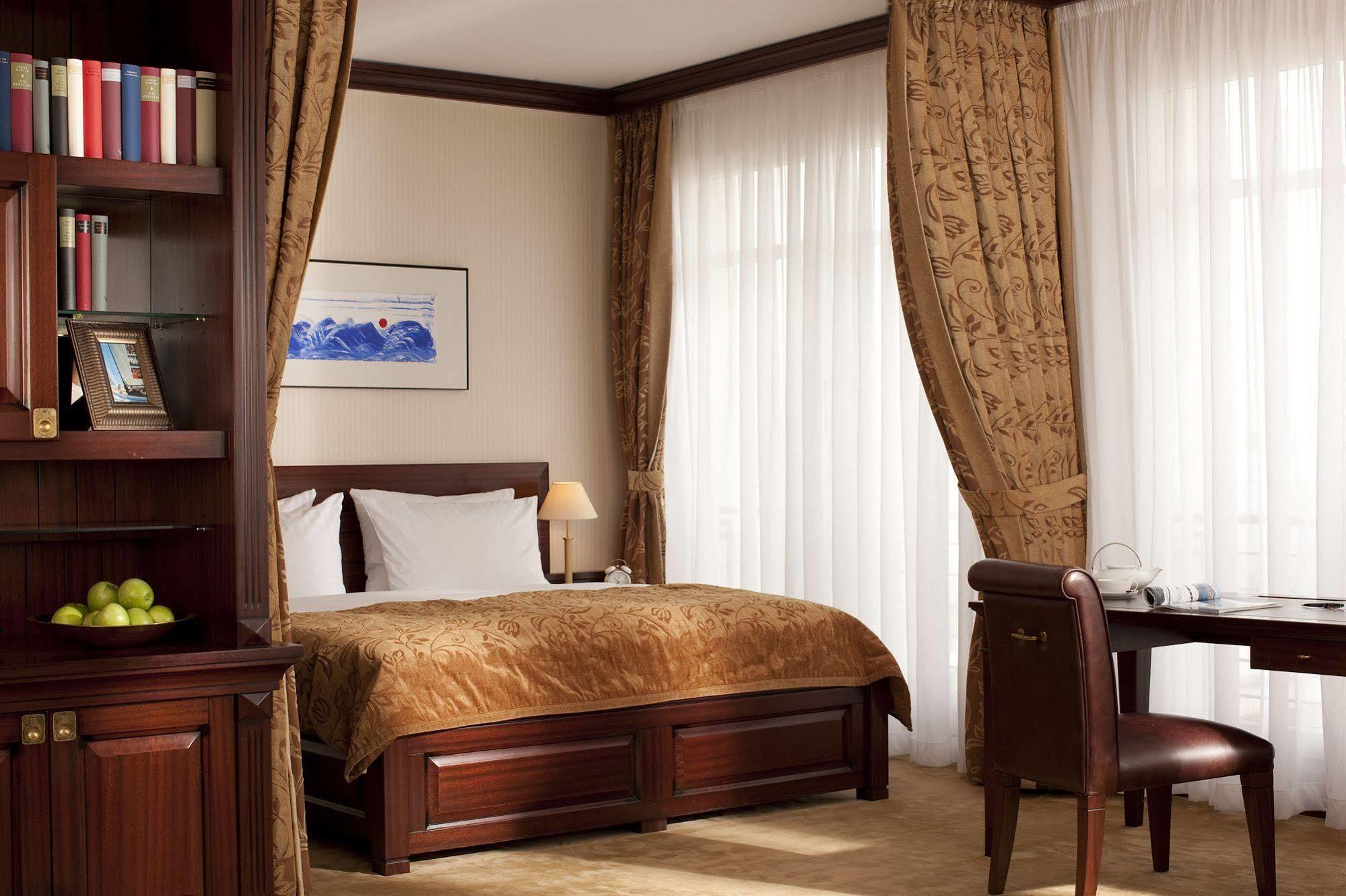 Yachthafenresidenz Hohe Duene Hotel รอสต็อค ภายนอก รูปภาพ