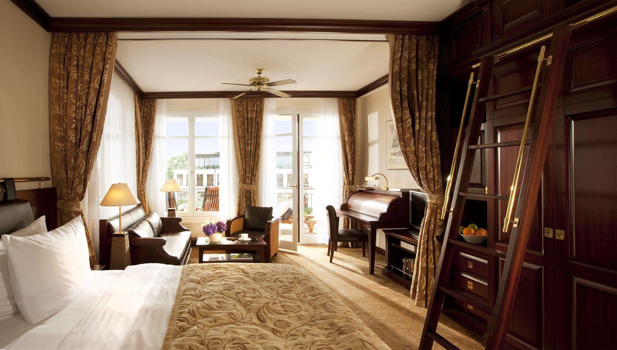 Yachthafenresidenz Hohe Duene Hotel รอสต็อค ภายนอก รูปภาพ