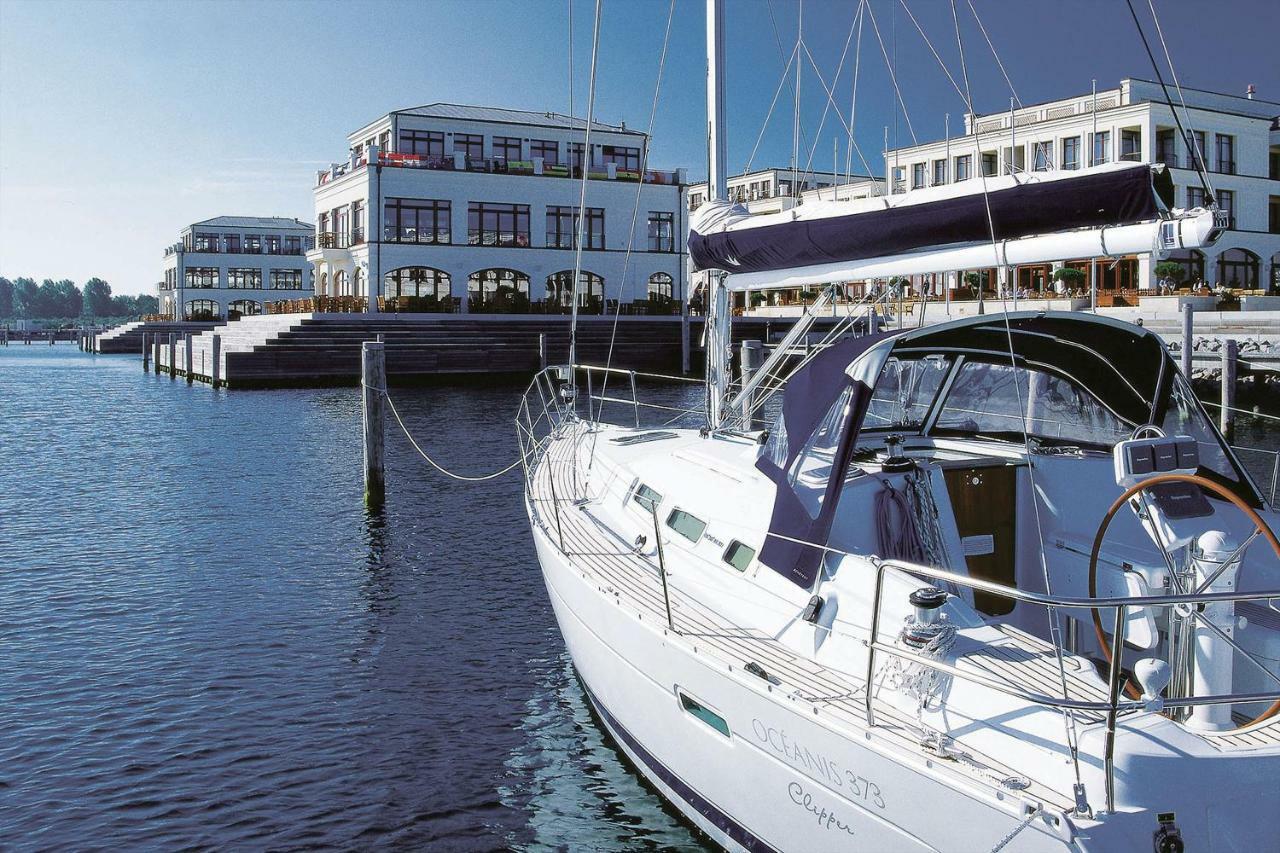 Yachthafenresidenz Hohe Duene Hotel รอสต็อค ภายนอก รูปภาพ The marina